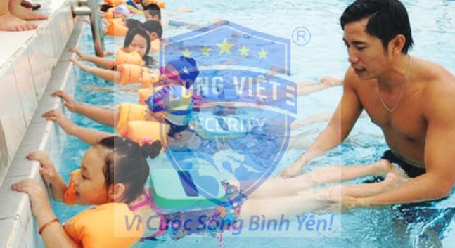 Học bơi nên là kỹ năng được ưu tiên hàng đầu cho mọi trẻ em