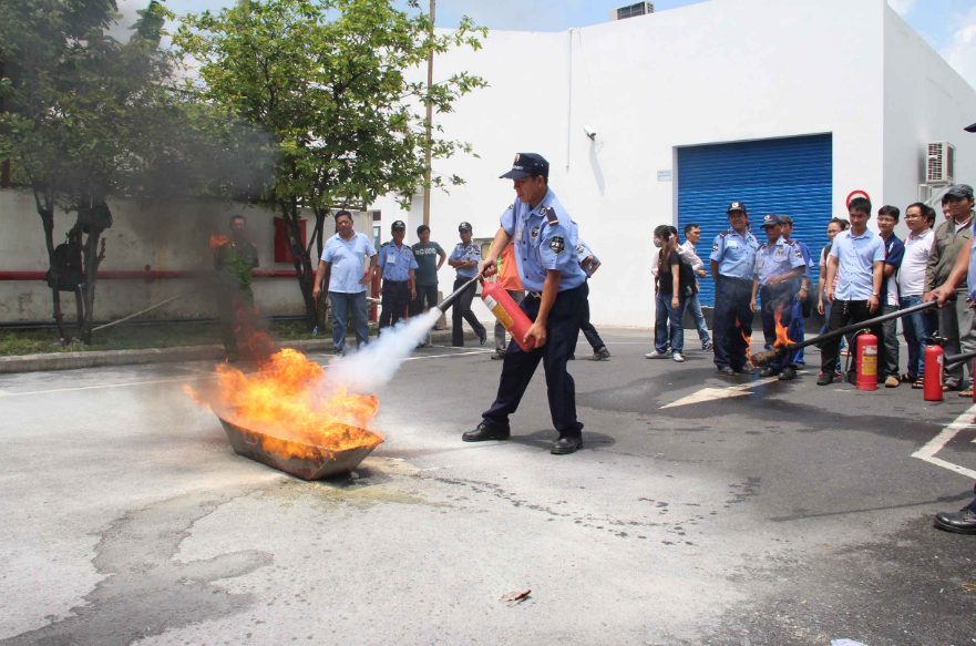 Nhân viên bảo vệ cần có kỹ năng sử dụng thiết bị và công cụ