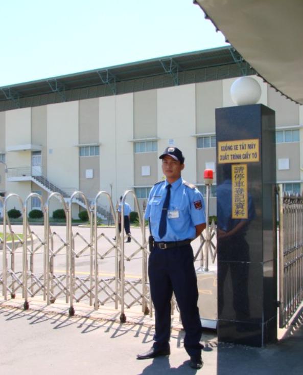 Đảm bảo an ninh ở cổng ra vào