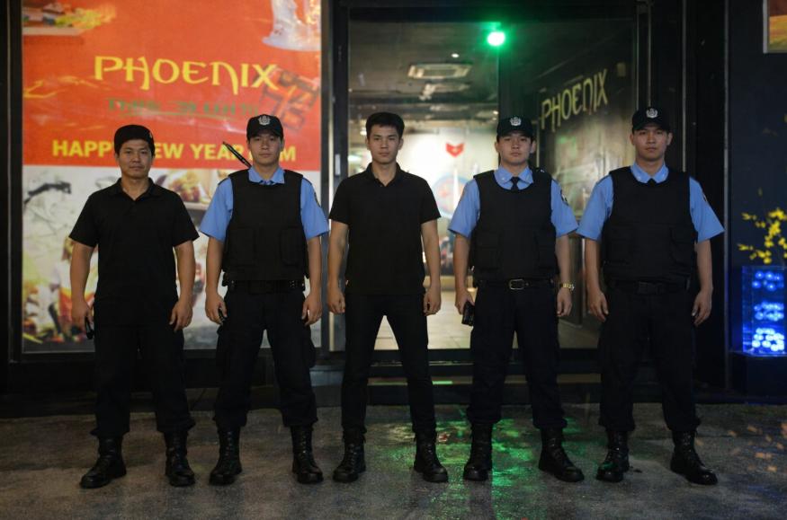 Bảo vệ khu vực cổng ra - vào