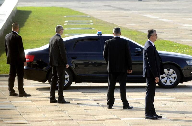 Thuê vệ sĩ cá nhân giúp bảo vệ thân chủ tuyệt đối